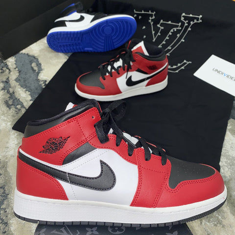 jordan−1−mid−chicago−black−toe